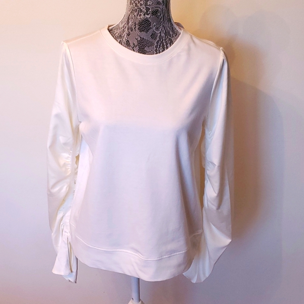 New! Simply Vera Verawang sweatshirt.